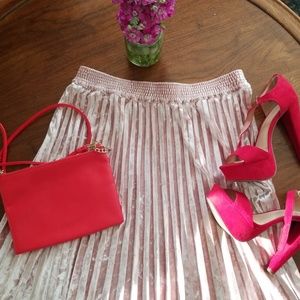 Light pink pleated midi skirt